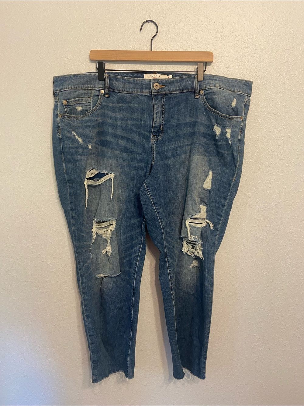 Torrid Medium Wash Distressed Boyfriend Crop Jeans Size 24